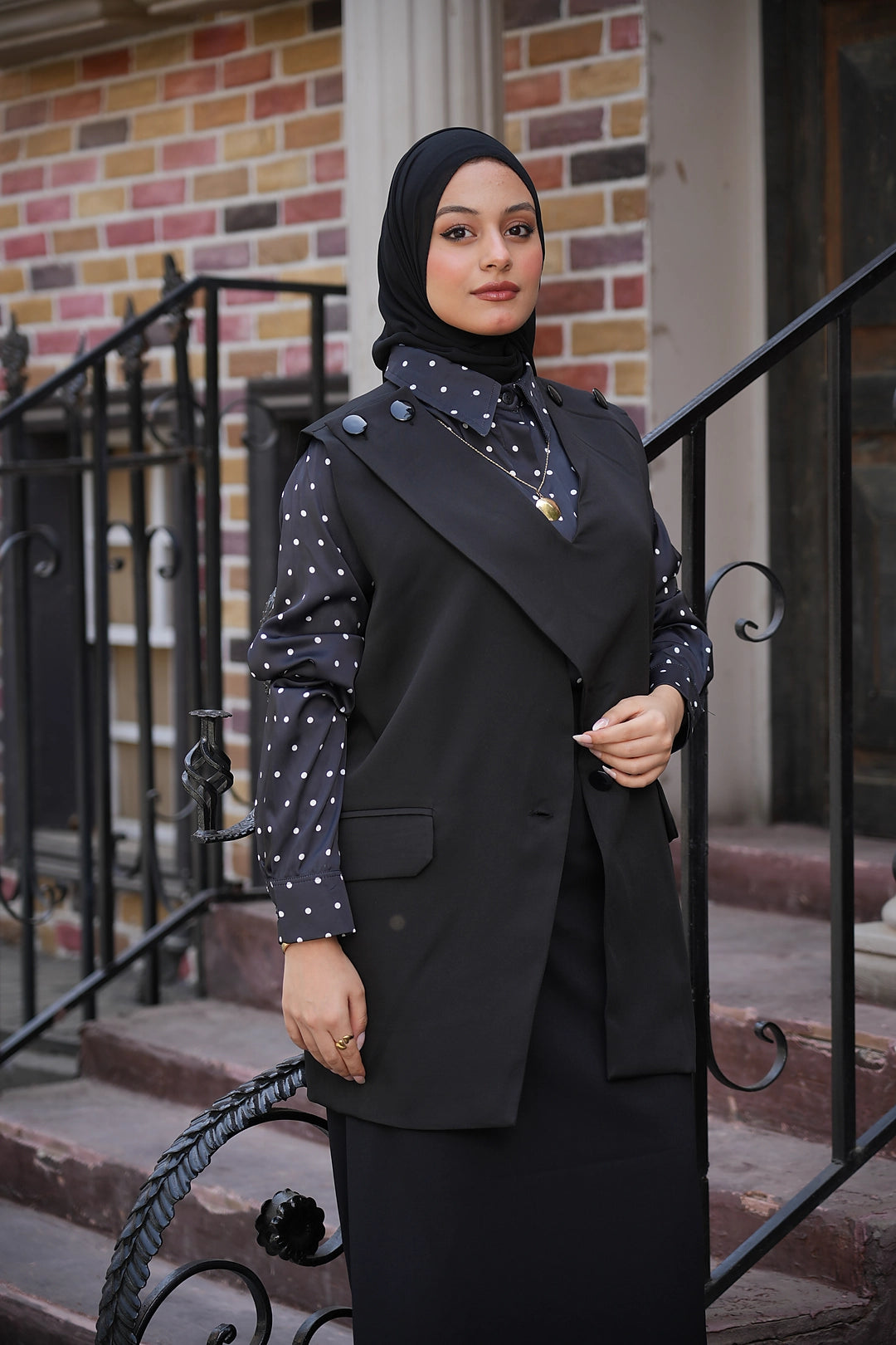 The duo-loom black vest